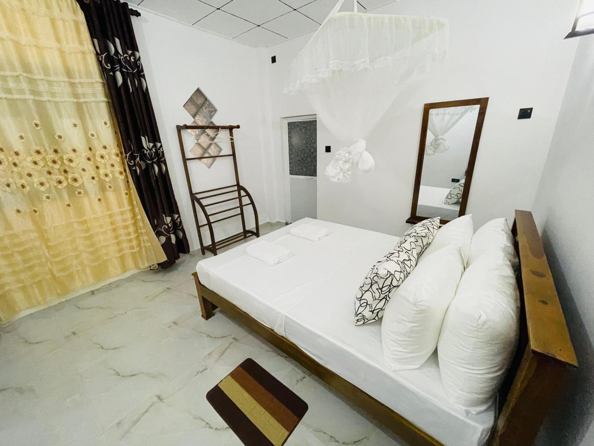 Kanthi Holiday Rest Homestay Mirissa Ngoại thất bức ảnh