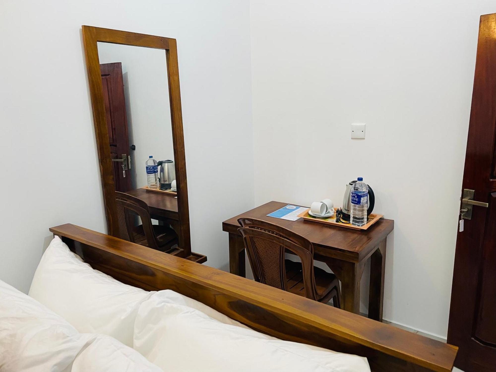 Kanthi Holiday Rest Homestay Mirissa Ngoại thất bức ảnh